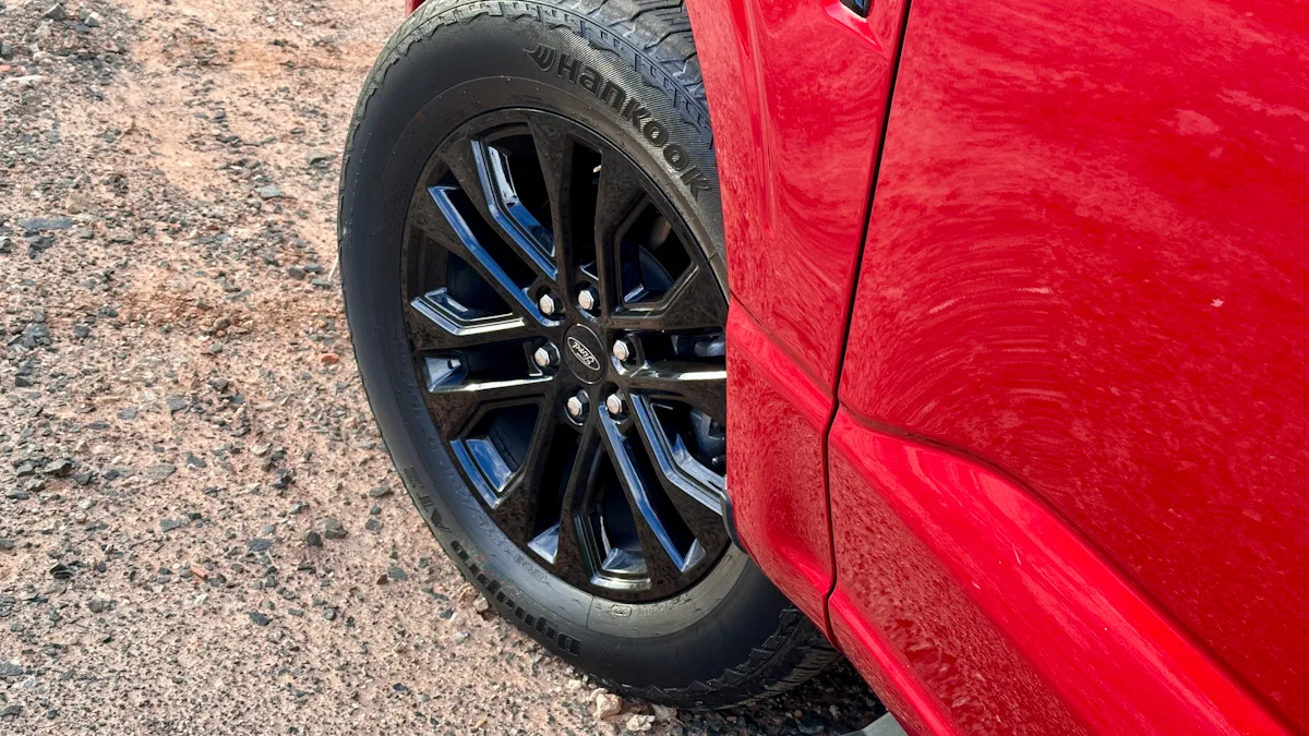 Rodas de 20 polegadas escurecidas da Ford F-150 Lariat Black vermelha