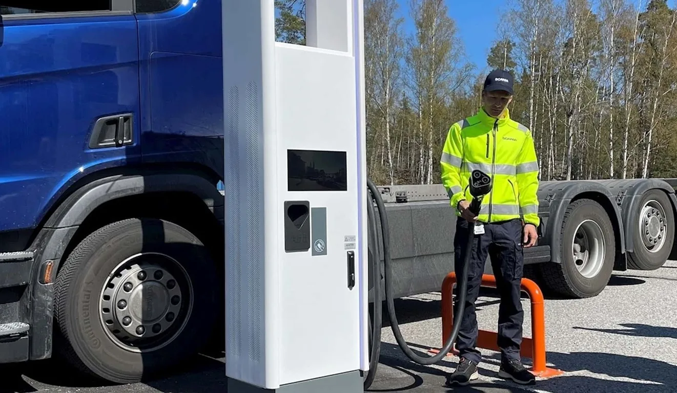 Imagem mostra carregador ultrarrápido de caminhão