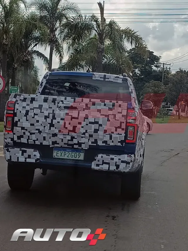 GWM Poer em testes de traseira com um Tank 300 ao fundo