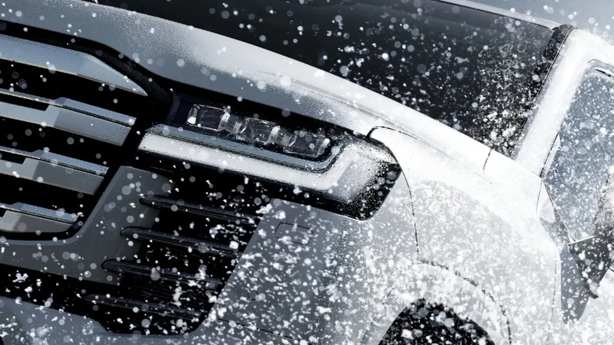 farol do SUV Toyota Land Cruiser 300