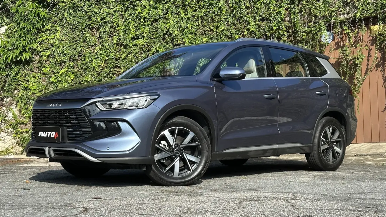 BYD Song Pro azul parado de frente