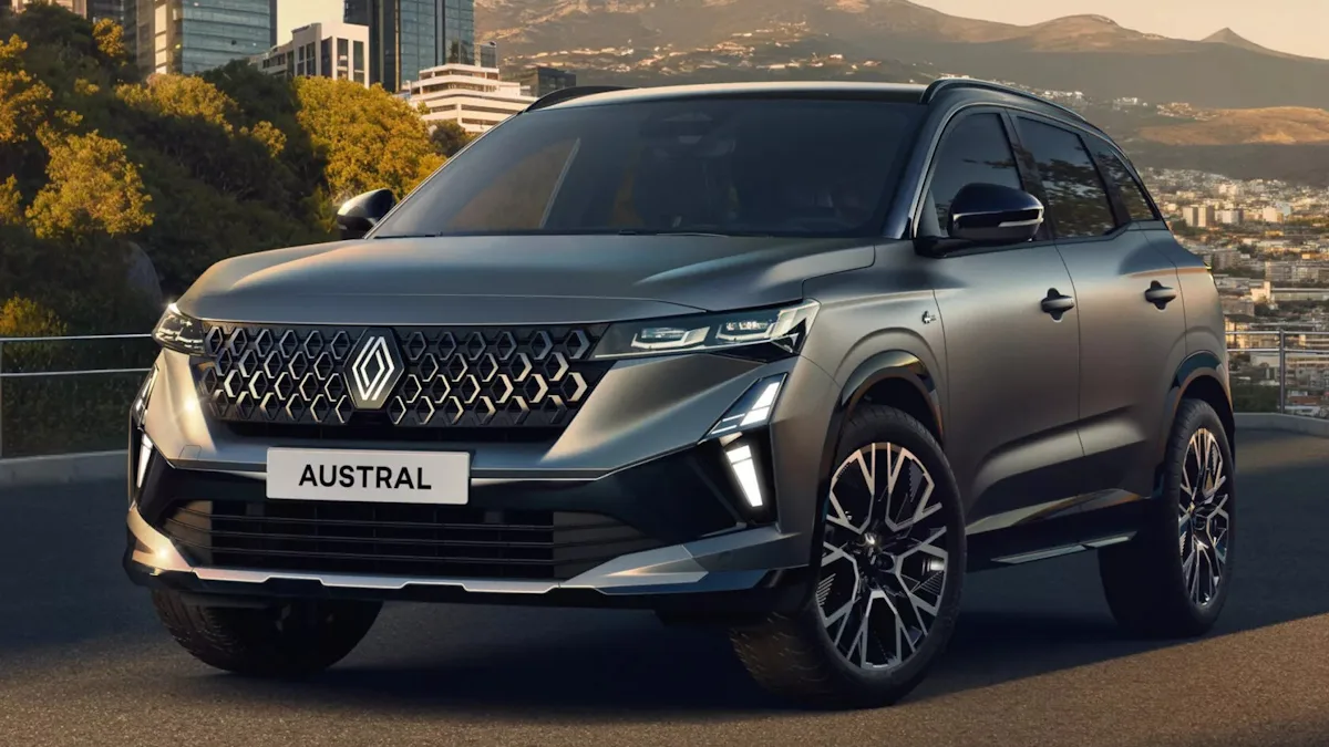 Renault Austral 2026 cinza de frente com uma cidade ao fundo