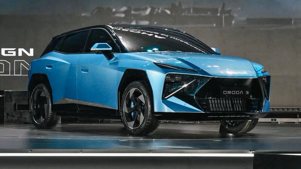 Omoda 3 azul de frente