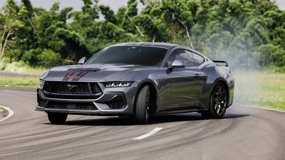 Ford Mustang Manual de frente fritando pneu