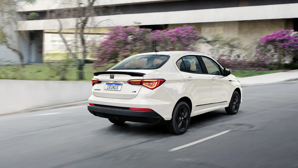 Fiat Cronos 1.3 Precision branco 2026 traseira