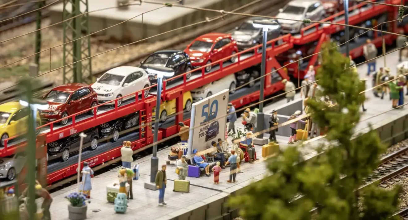 VW Polo azul 1975 em miniatura