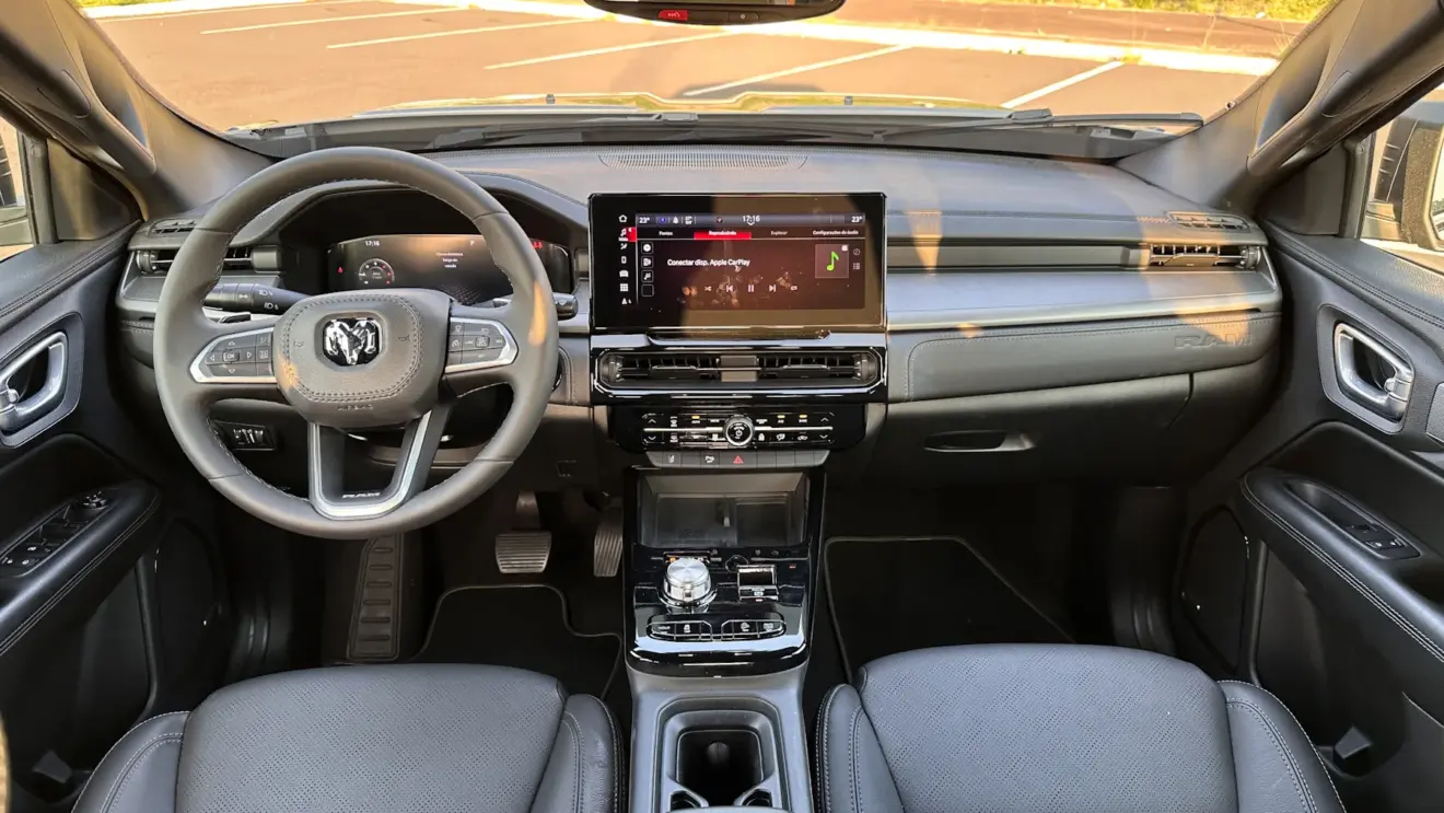 interior da Ram Rampage Rebel diesel