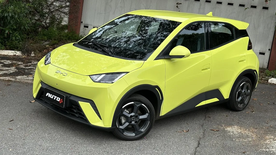 BYD Dolphin Mini amarelo visto do alto