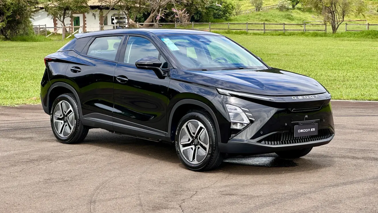Omoda E5 preto de frente