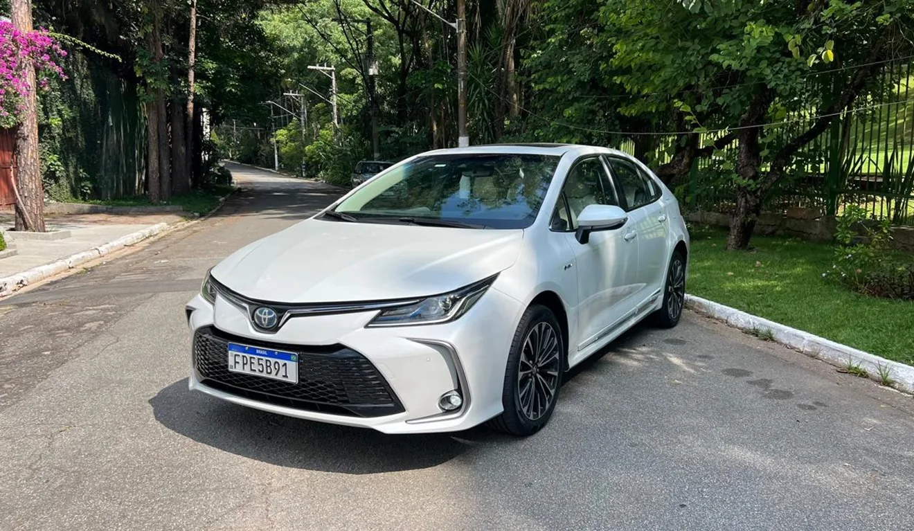 Imagem mostra Toyota Corolla Hybrid - Avaliação - Confira carros híbridos e elétricos que menos desvalorizam no Brasil