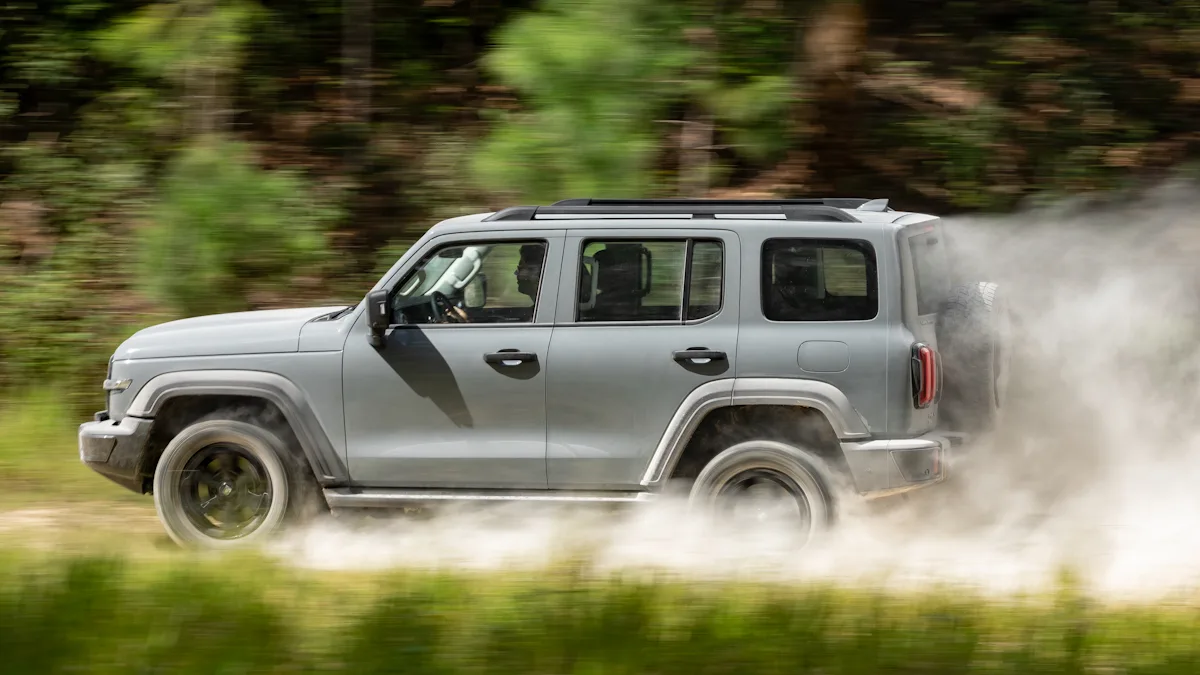 GWM Tank 300 andando na terra