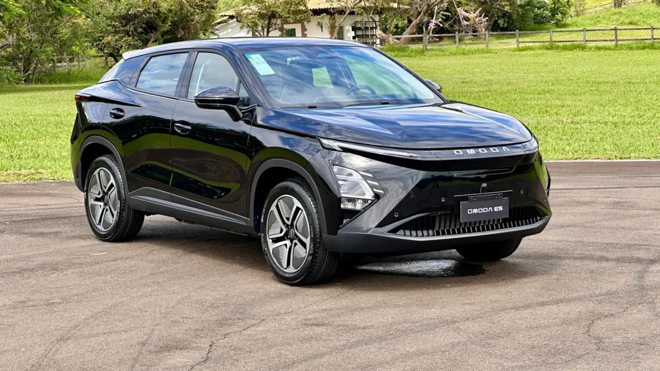 Omoda E5 preto de frente