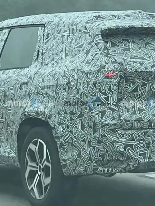 Novo utilitário da Renault de traseira andando no Rodoanel de São Paulo