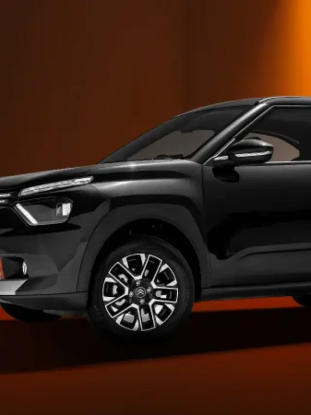 Citroën Basalt Dark Edition preto de frente em um fundo laranja