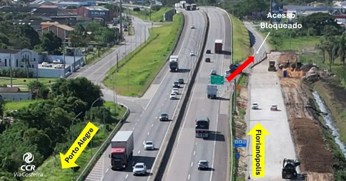 Trecho da BR-101 com carros e caminhões em circulação