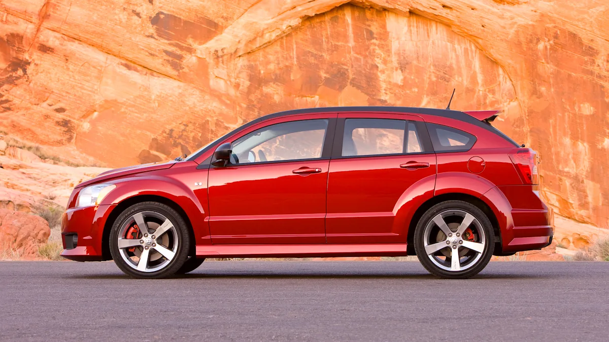 Dodge Caliber SRT-4 vermelho parado de lateral
