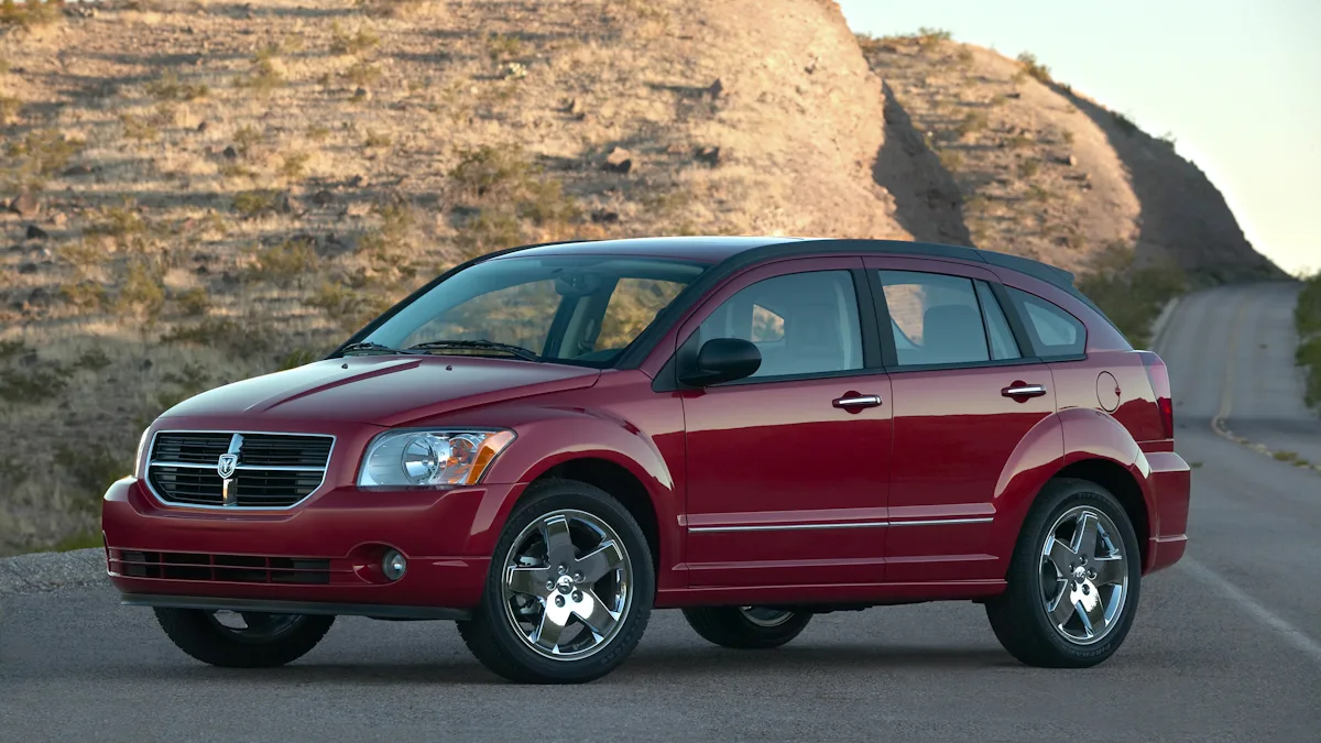 Dodge Caliber vermelho de frente