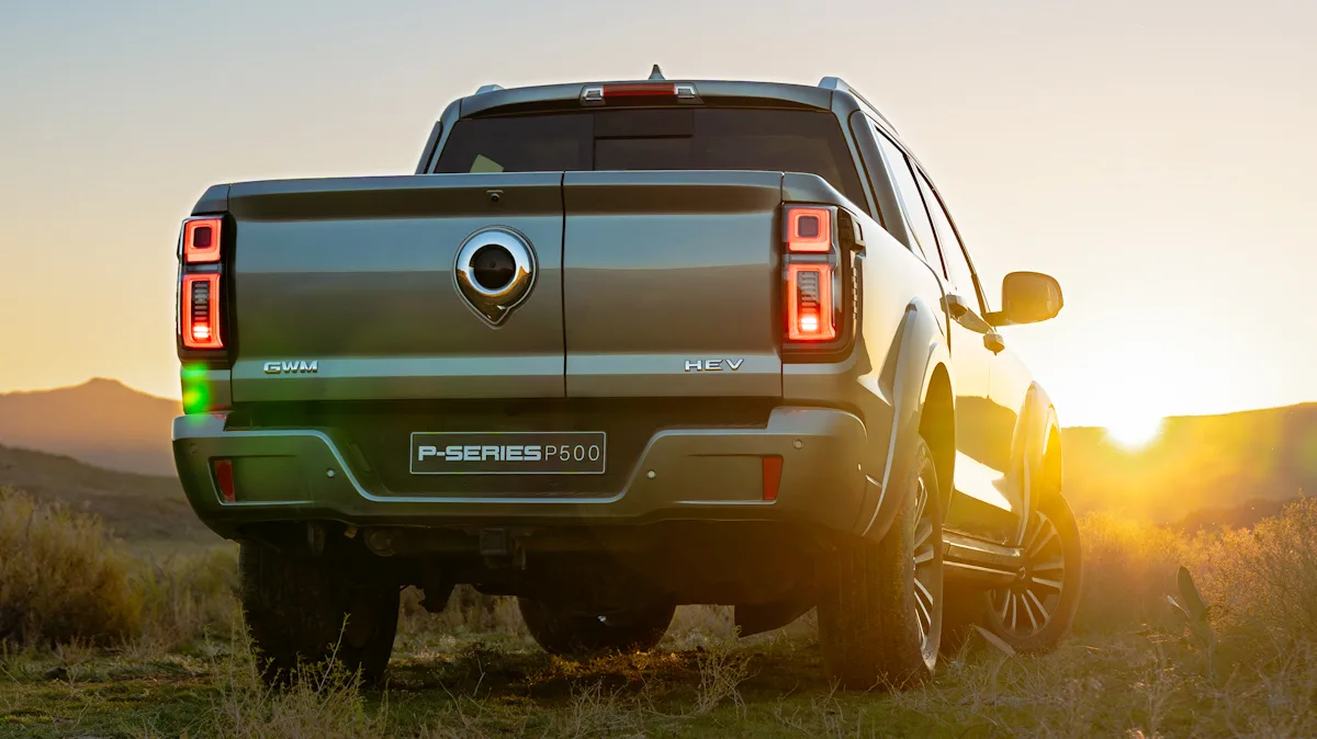 GWM Poer PHEV prata de traseira