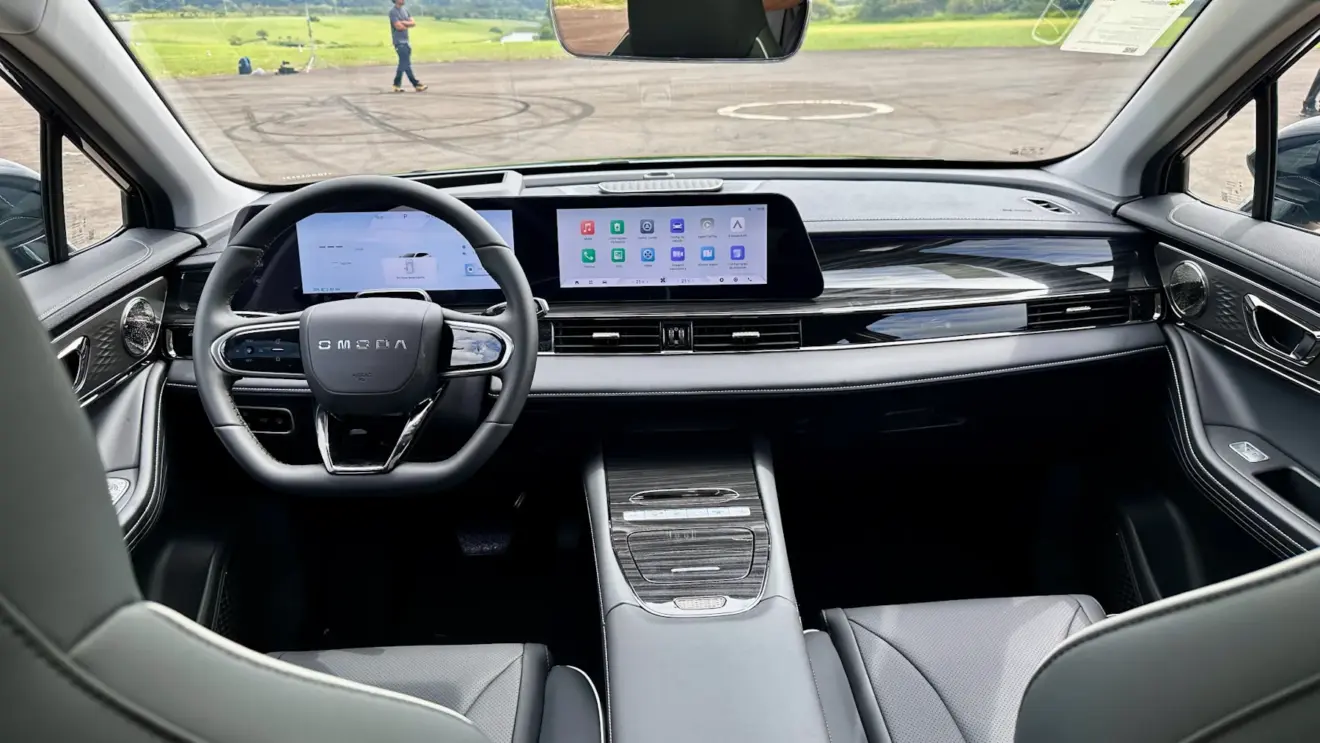 interior do Omoda E5
