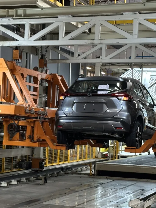 Linha de montagem dos Nissan Kicks e Kicks Play no Brasil