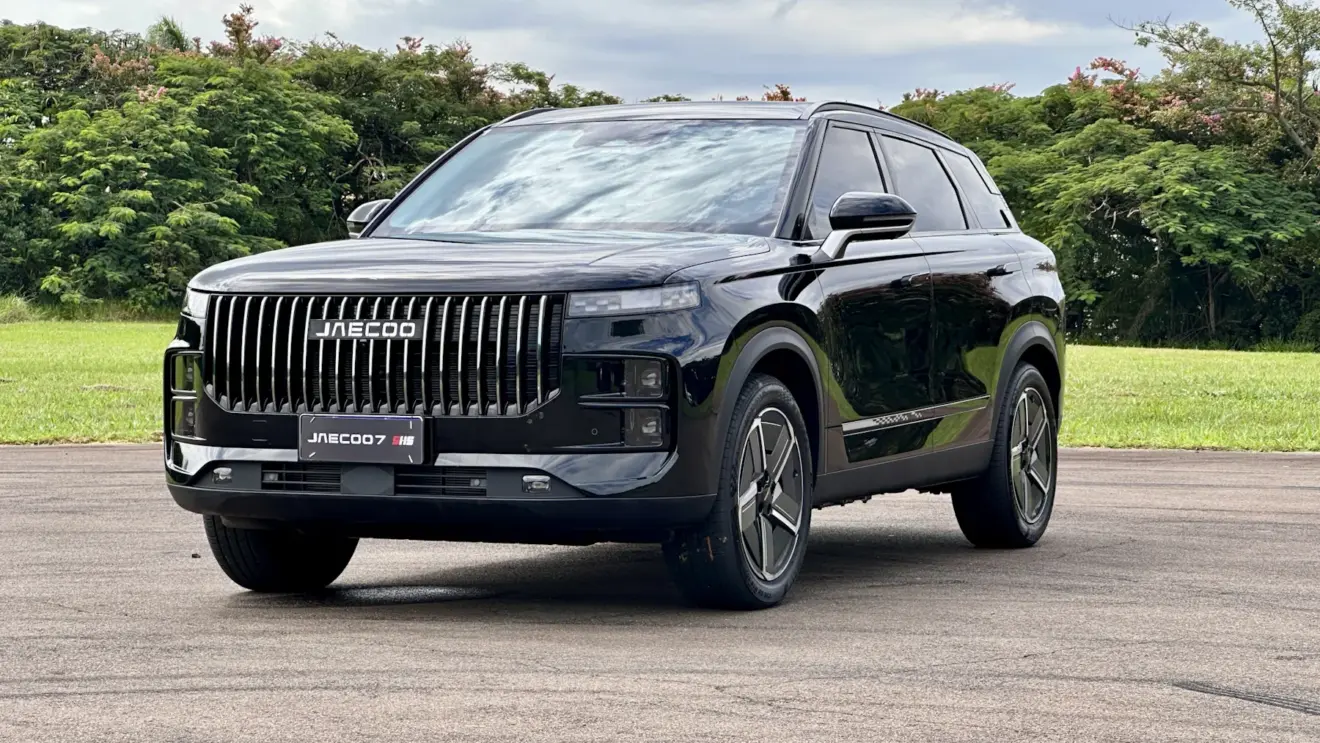 Jaecoo 7 preto de frente