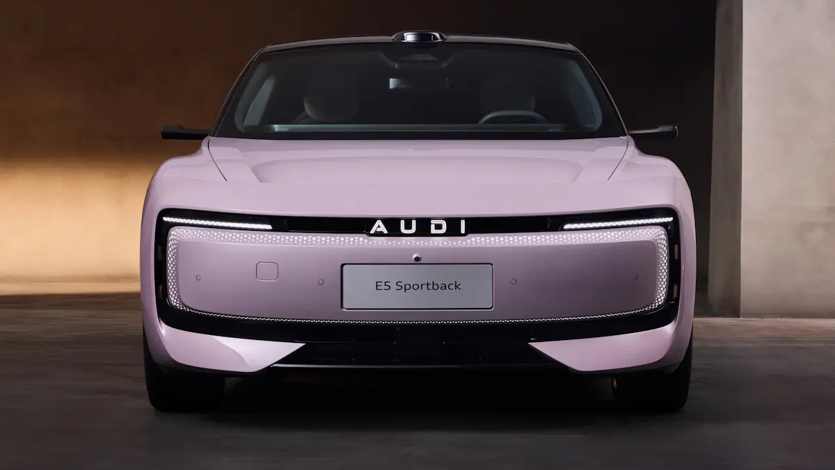 AUDI E5 Sportback rosa de frente