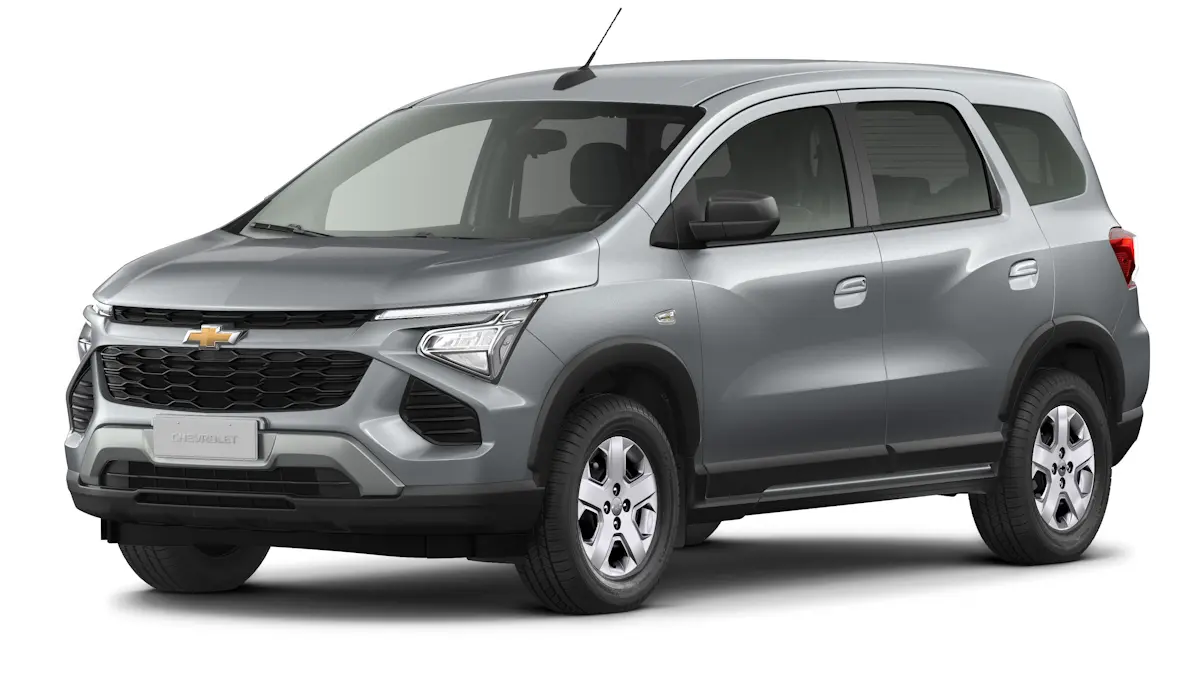 Chevrolet Spin Sem Nome PCD de frente prata em um fundo branco