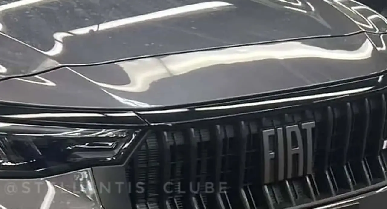 O SUV-cupê Fiat Fastback receberá uma nova grade frontal com filetes verticais