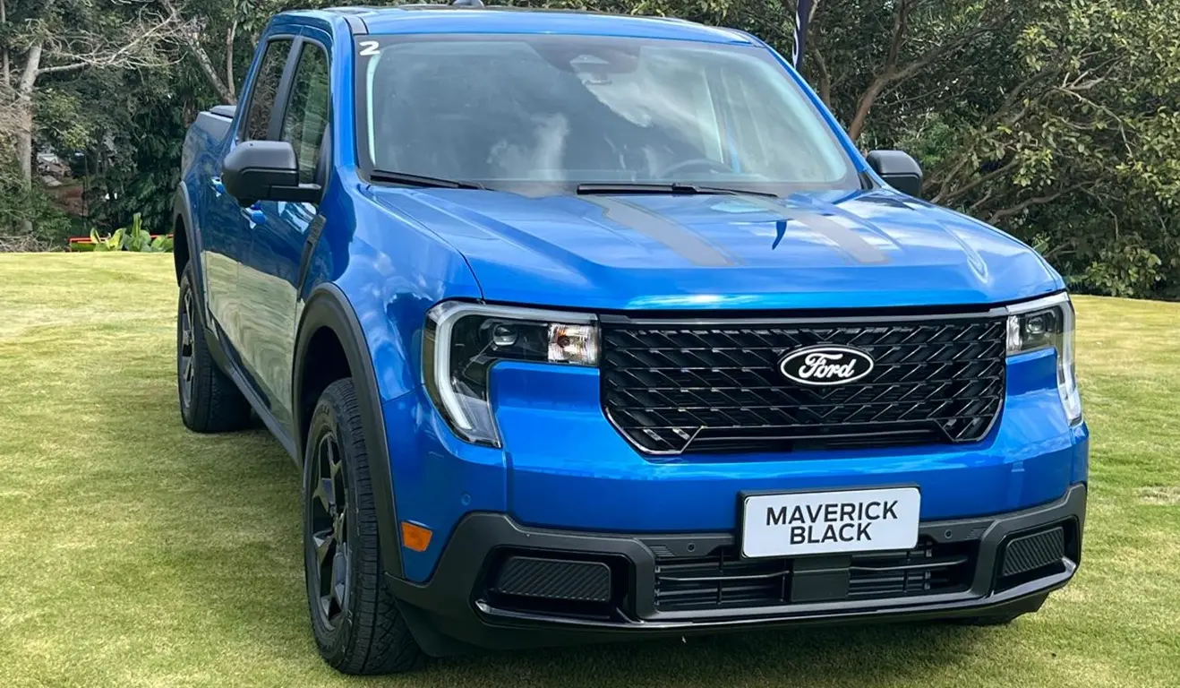 Imagem mostra Ford Maverick Black de frente