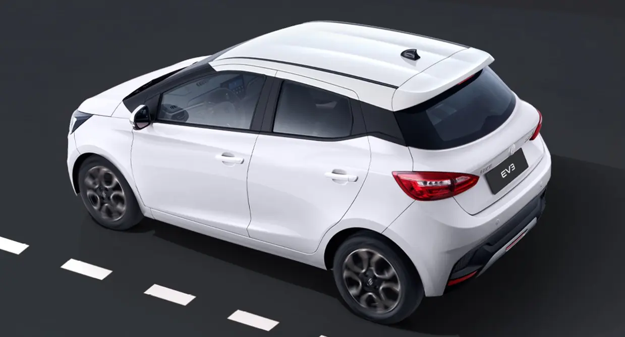 JMEV EV3 branco de traseira teve as vendas suspensas no Brasil 
