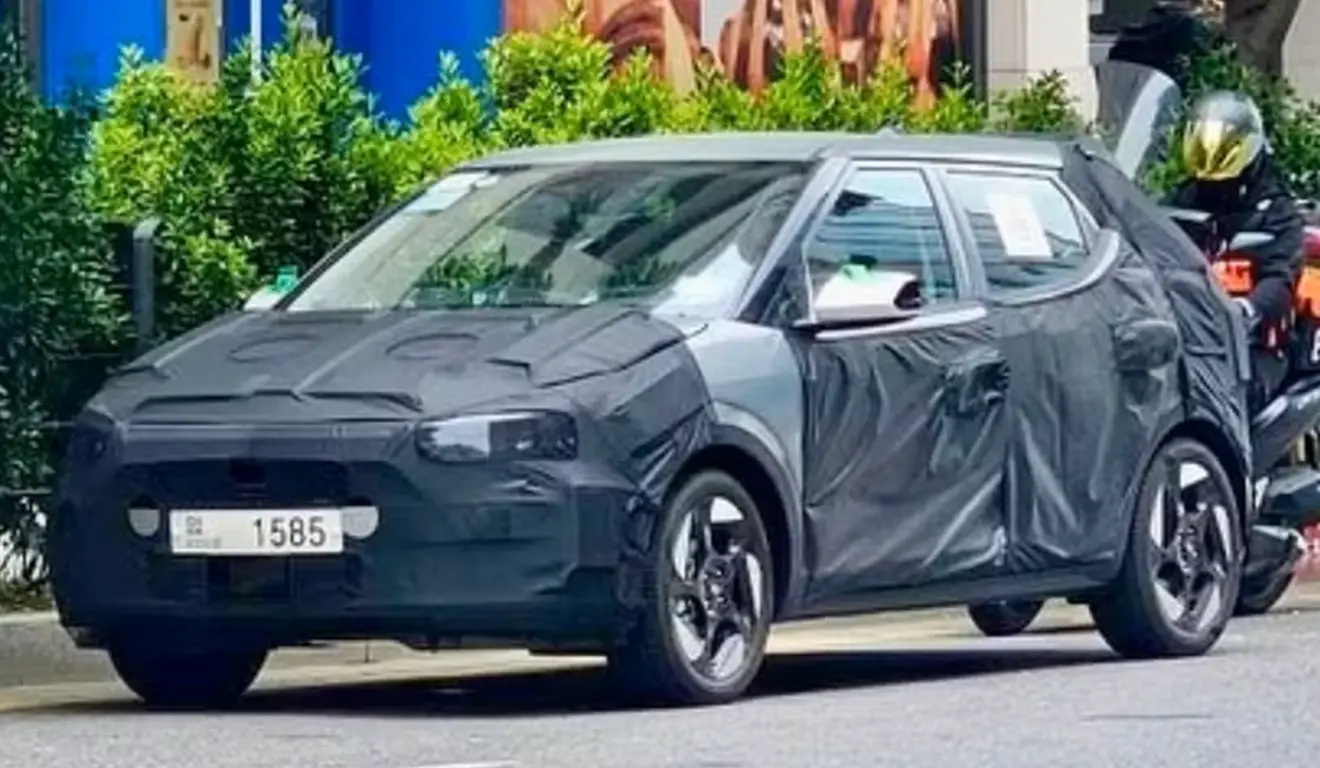 Imagem mostra nova geração do Hyundai HB20 2027 de frente