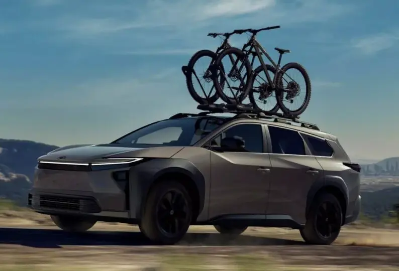 Toyota bZ Woodland andando no fora de estrada