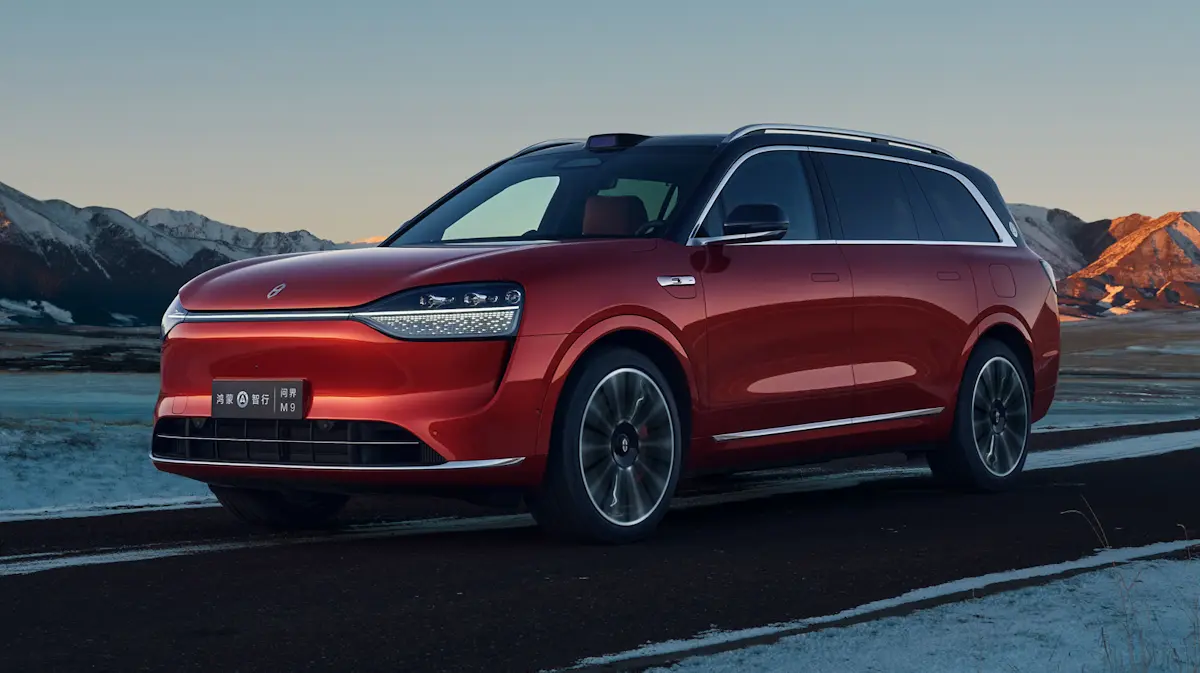 Aito M9 vermelho de frente SUV gigante de luxo chinês BMW