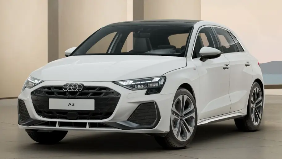 Audi A3 Sportback Performance 40 TFSI branco, visto de lado e com faróis acesos