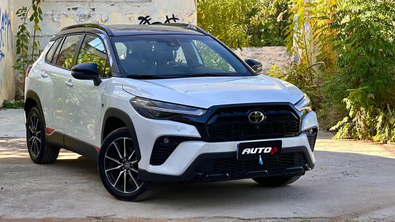 Toyota Corolla Cross GR-Sport branco de frente