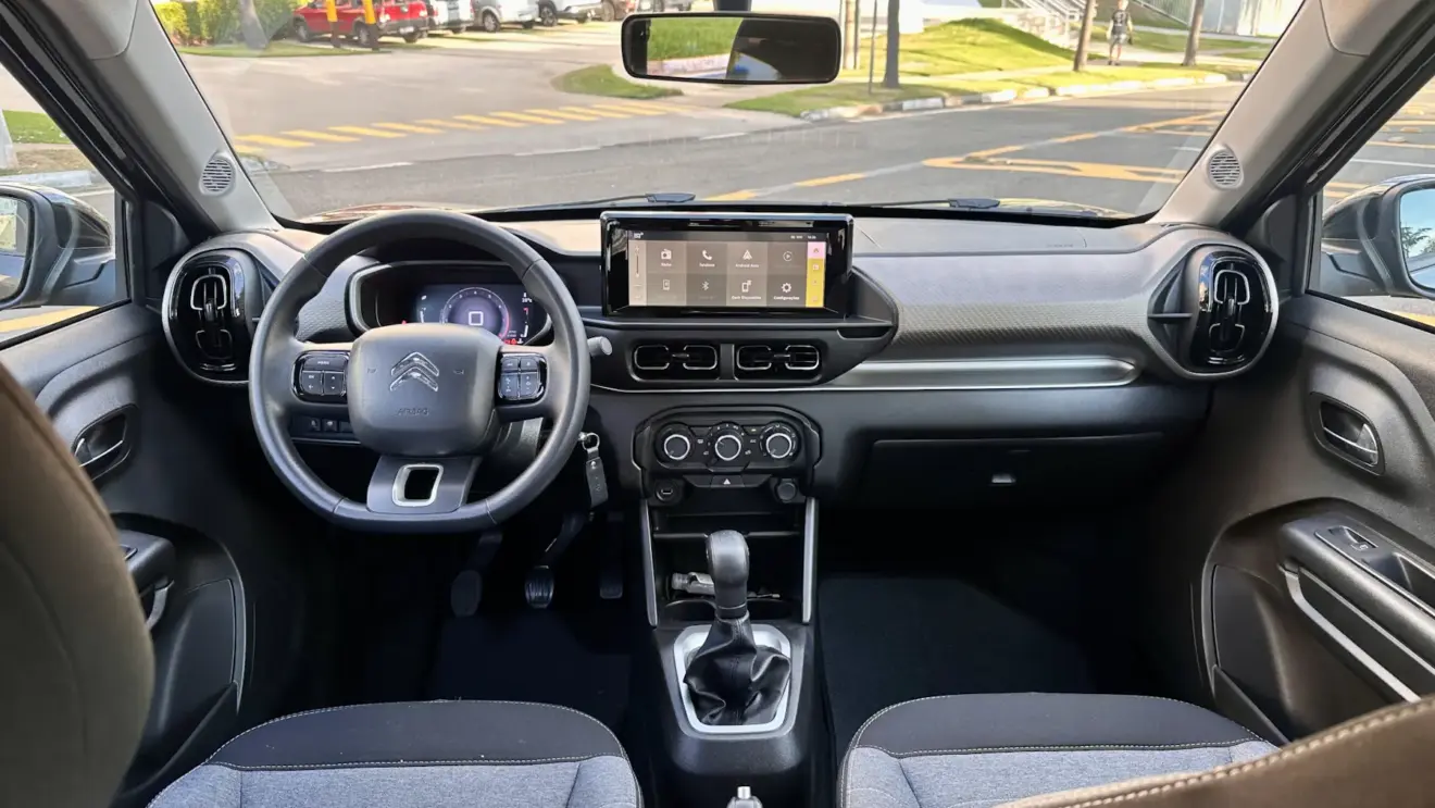 interior do Citroën basalt