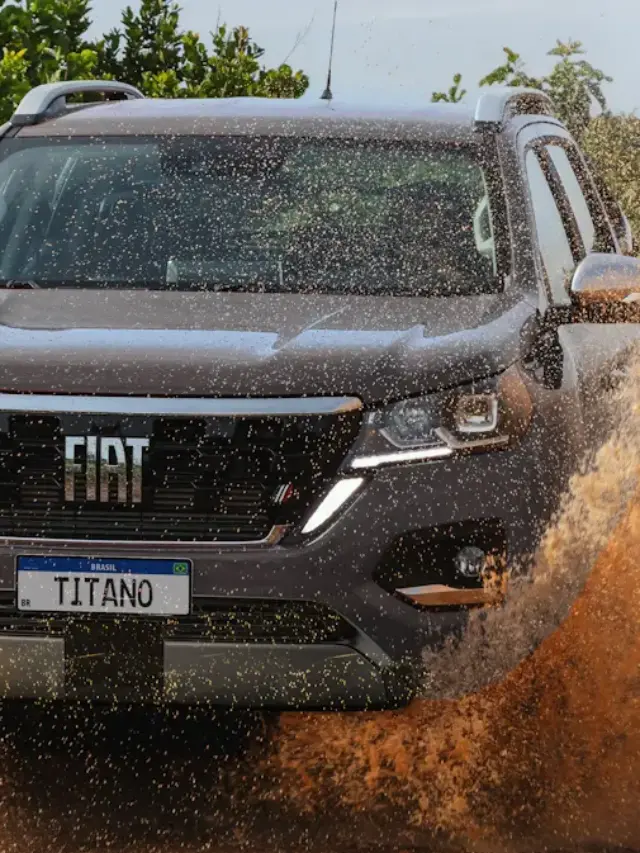 Fiat Titano Ranch 2026 cinza de frente na lama
