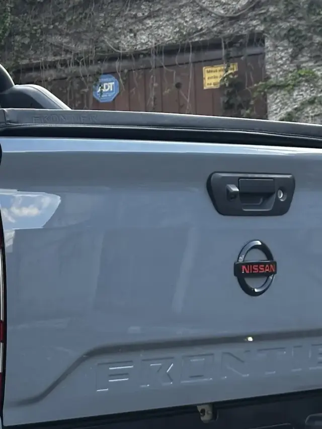 cropped-Nissan-Frontier-Pro-4X-Lateral-Cacamba.webp