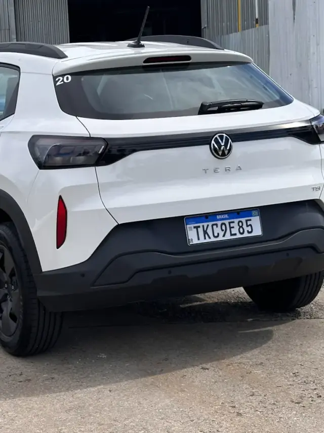 Volkswagen Tera TSI branco de traseira