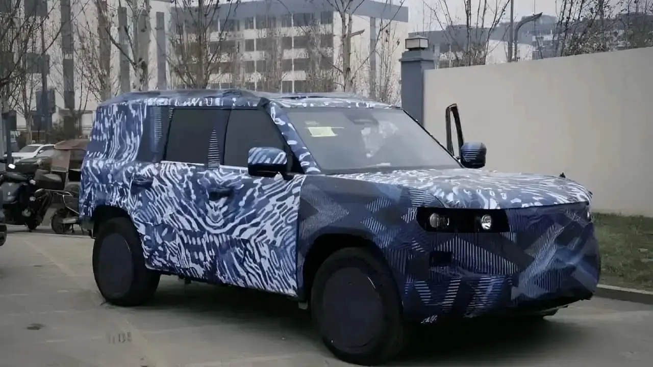 Flagra do protótipo do Fang Cheng Bao Tai 7, novo SUV elétrico da BYD e visto de frente