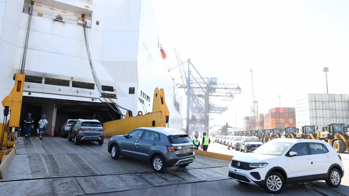 Unidades do Volkswagen T-Cross sendo exportadas para a África