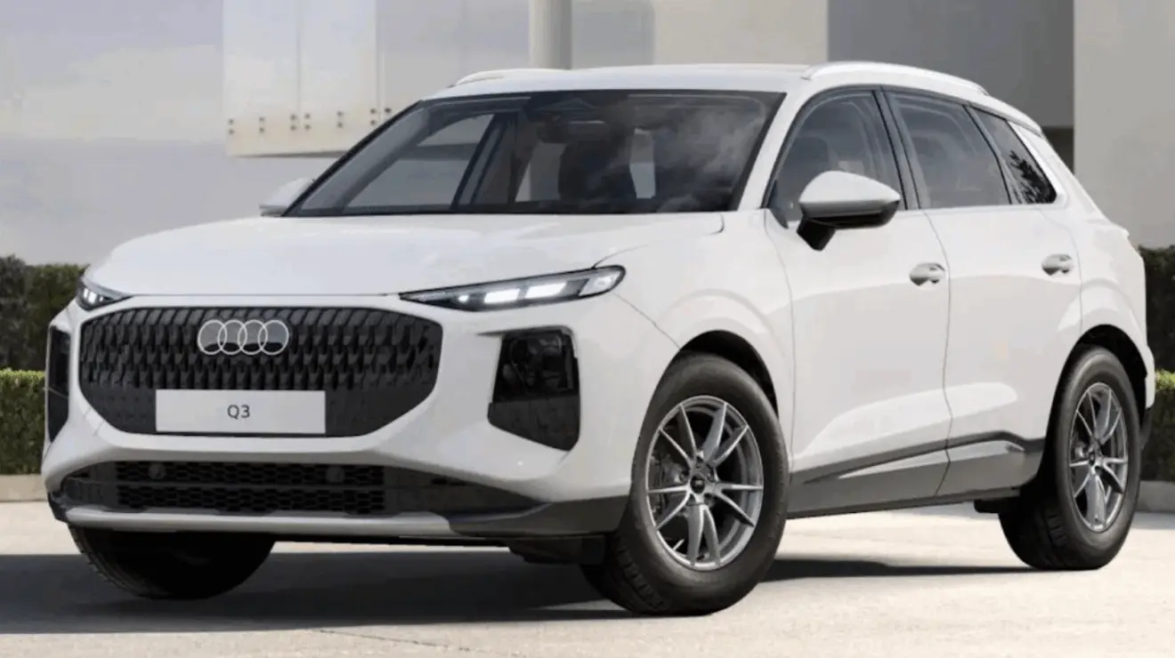 Versão mais básica do novo Audi Q3. Pintado de branco, visto de lado e com DRL's acesos