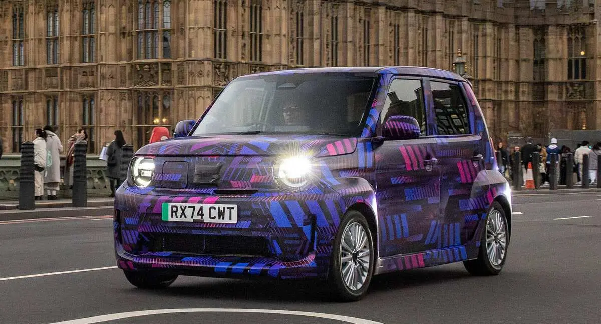 Honda Super EV Concept de frente na cidade