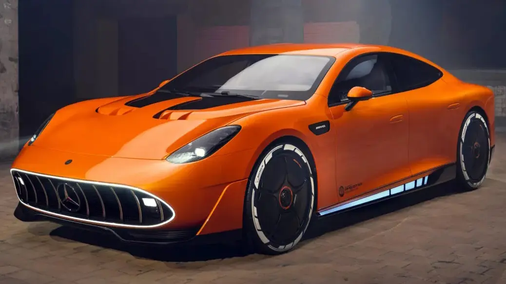 Mercedes-AMG GT XX laranja, visto de frente e com faróis acesos