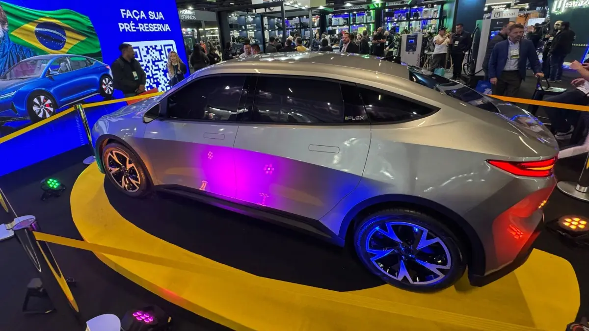 Protótipo do Lecar 459 na Eletrocar Show na cor cinza