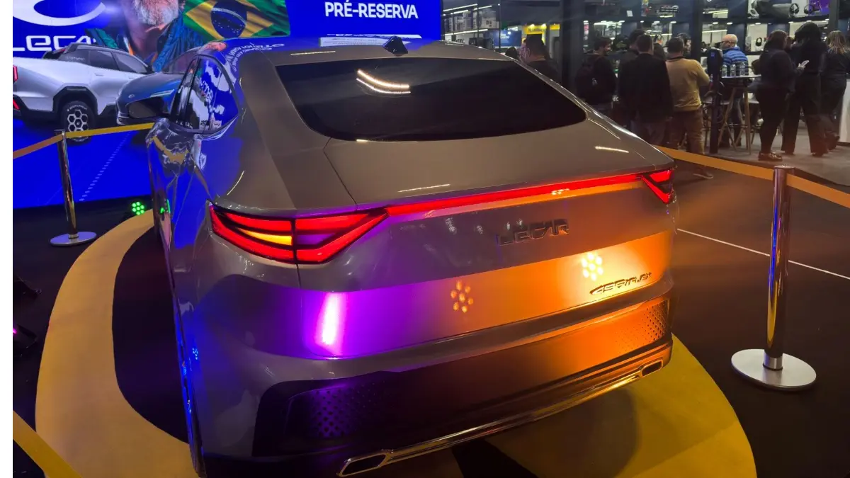 Protótipo do Lecar 459 na Eletrocar Show na cor cinza