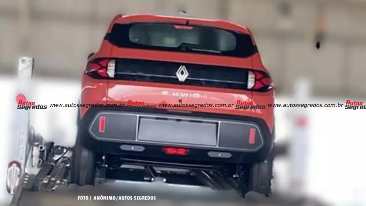Renault E-Kwid de traseira em flagra no Brasil