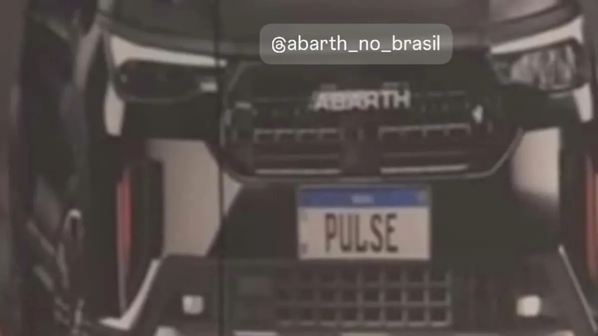Imagem vazada do Fiat Pulse Abarth 2026 com facelift que mostra a dianteira