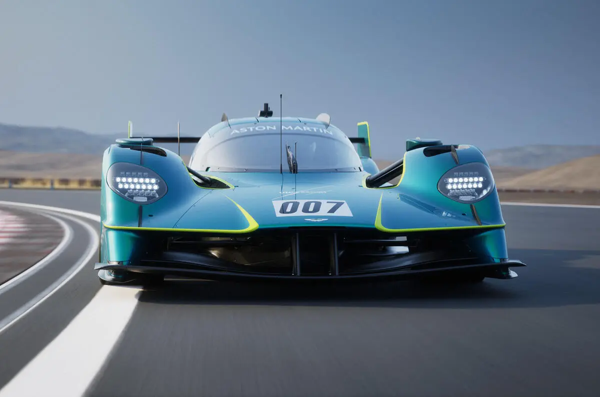 Aston Martin Valkyrie LM verde de frente