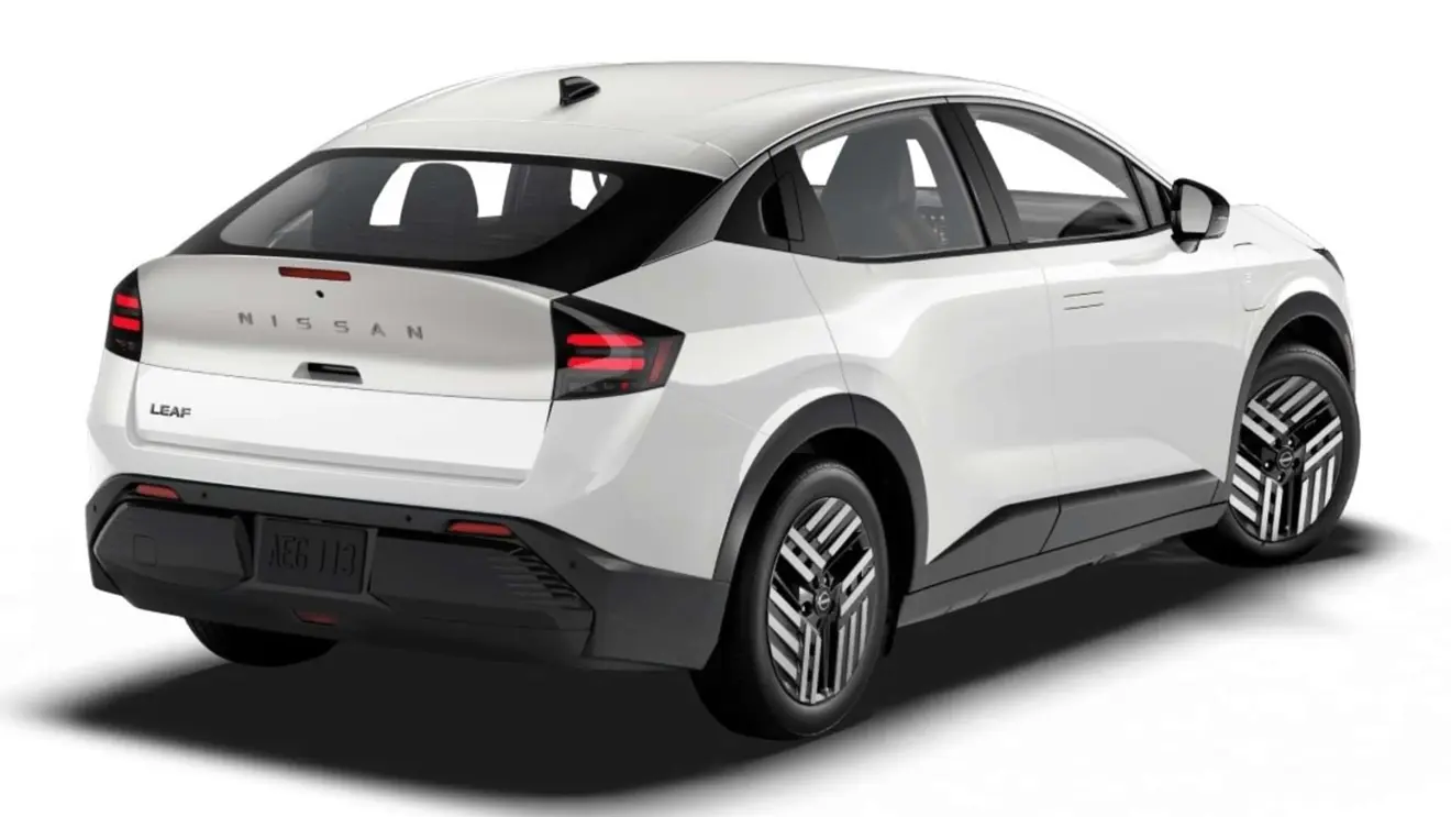 Nissan Leaf em versão acessível pintado de branco e visto de trás